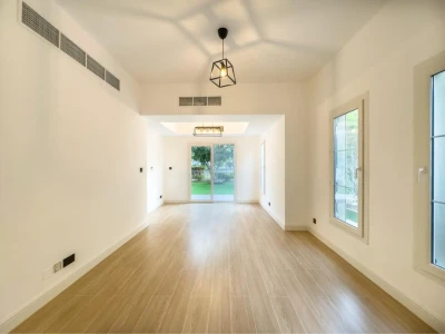Exclusive listing | Full Lake View | Upgraded